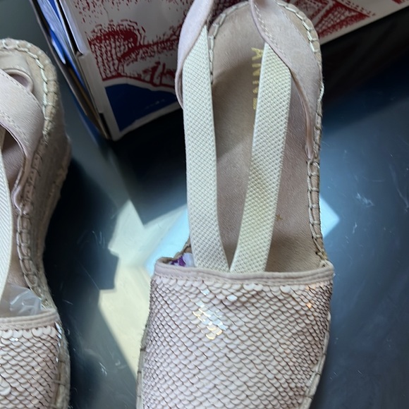 Cute sparkly wedge New ANNE Klein - Picture 7 of 8